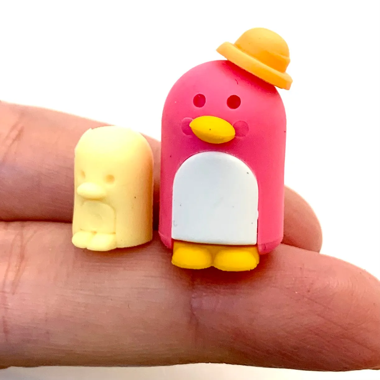 38205 PENGUIN FAMILY ERASERS-60