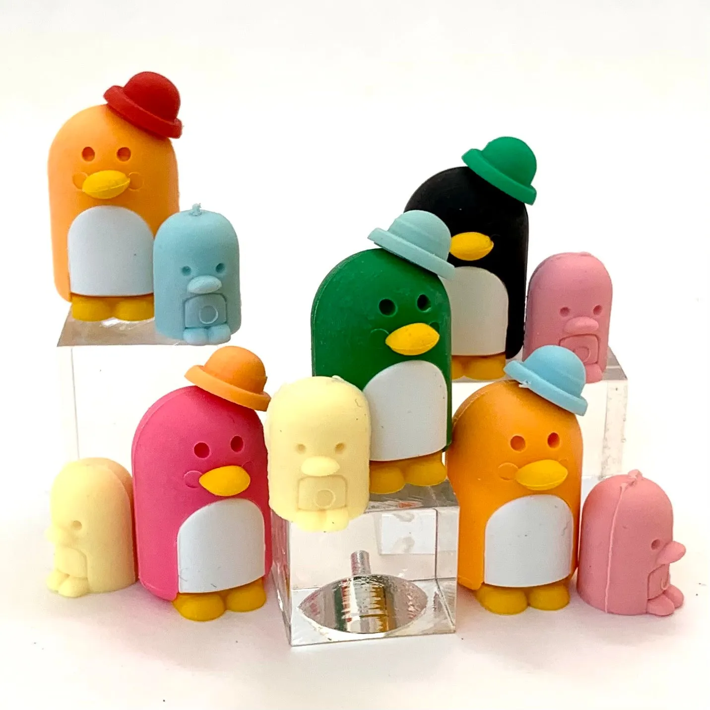 38205 PENGUIN FAMILY ERASERS-60