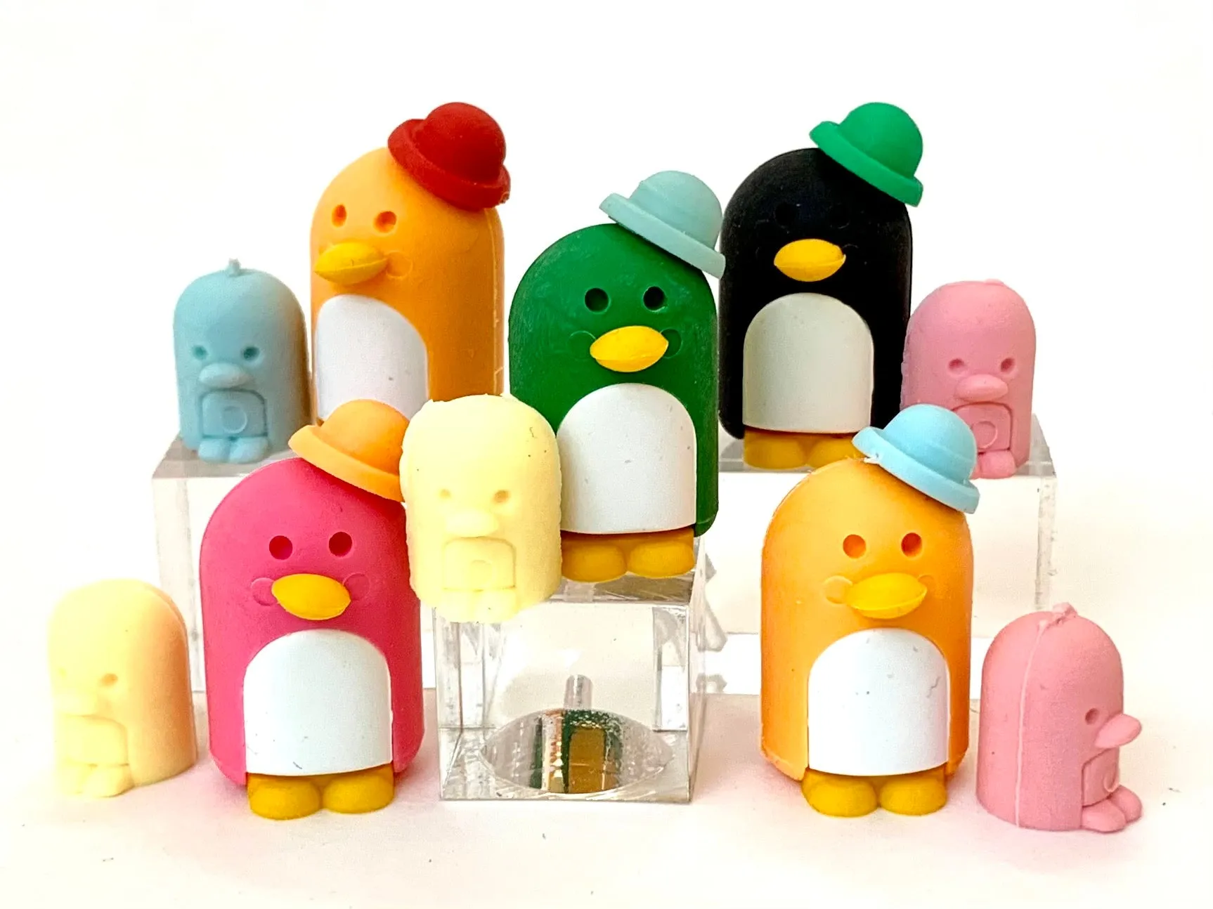 38205 PENGUIN FAMILY ERASERS-60