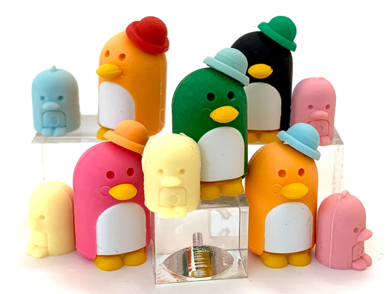 38205 PENGUIN FAMILY ERASERS-60