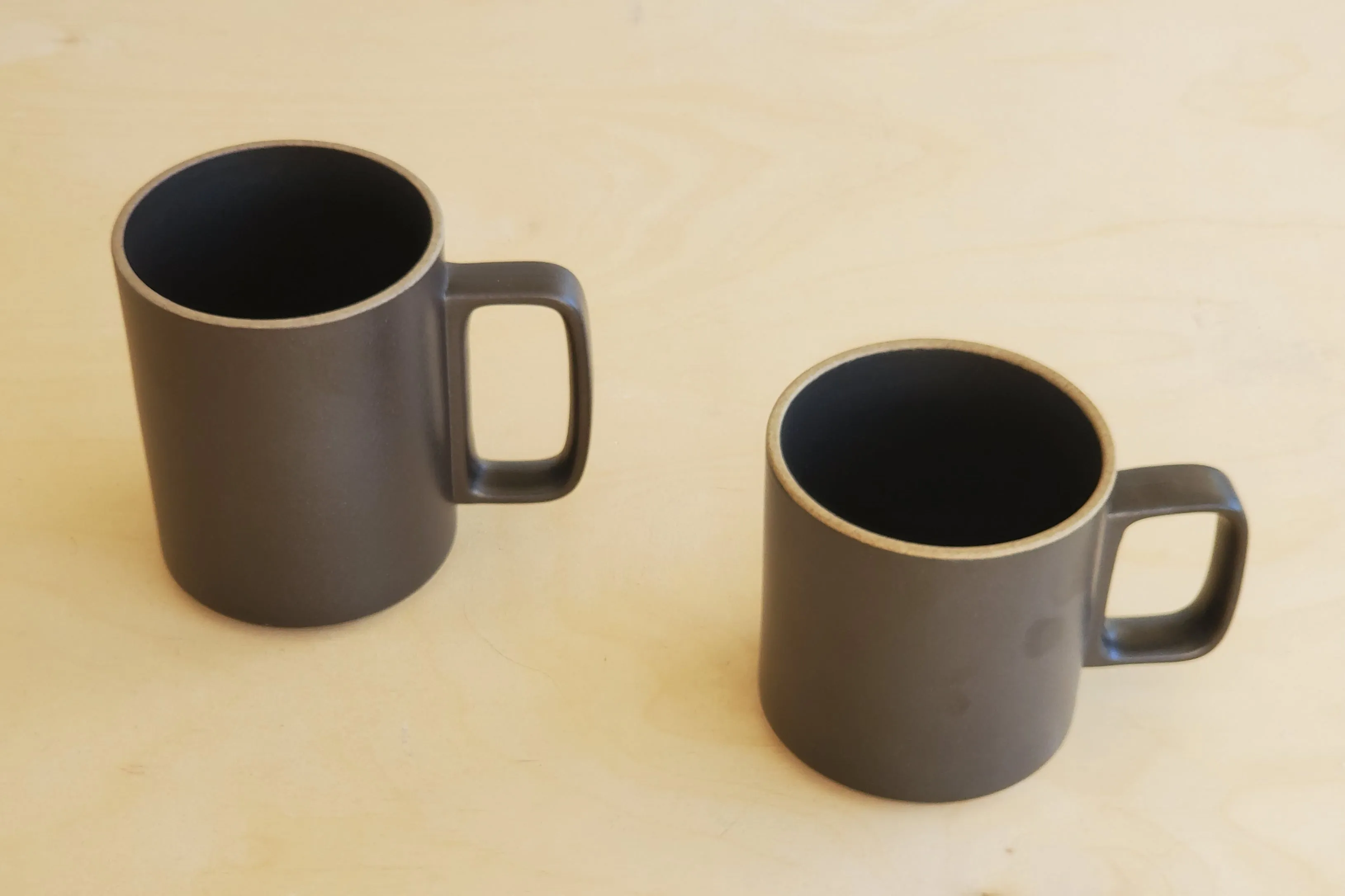 Hasami Mugs Black